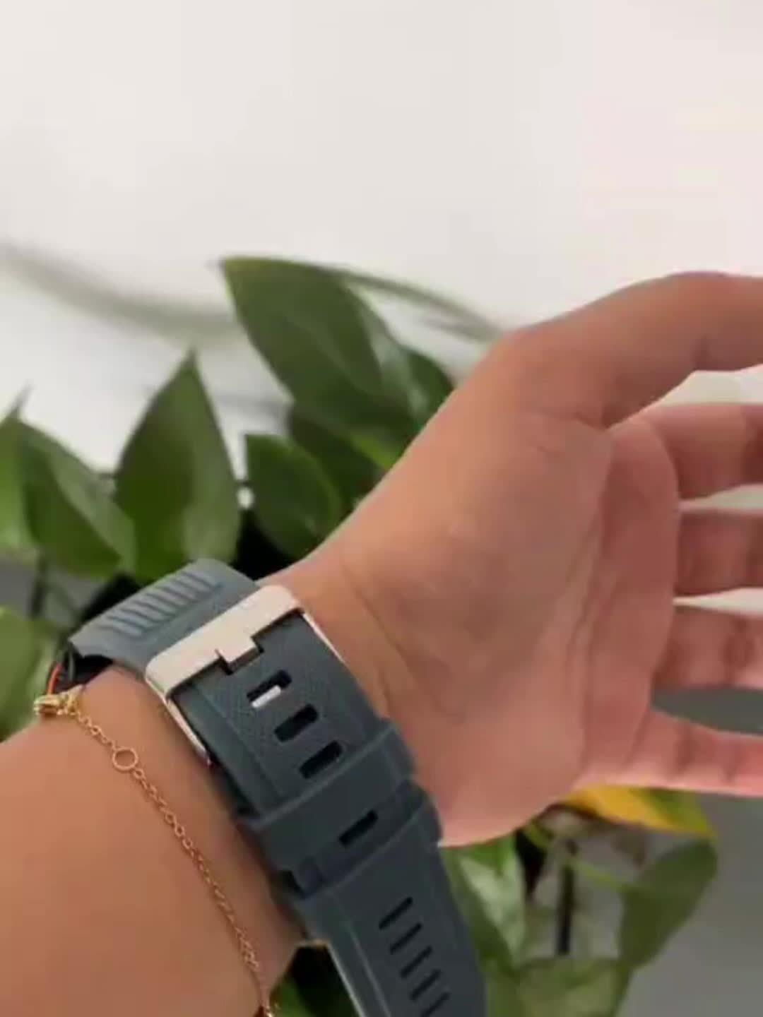 ساعة ذكية خارجية، مكالمات لاسلكية، ساعة رياضية، بوصلة، مقياس الارتفاع، مقياس الضغط الجوي، مصباح يدوي LED، IP68، عداد الخطوات، متتبع اللياقة البدنية، عرض معلومات الوسائط المتعددة، الطقس أكثر من 100 وضع رياضي، مناسبة لأجهزة Android iPhone، الرجال