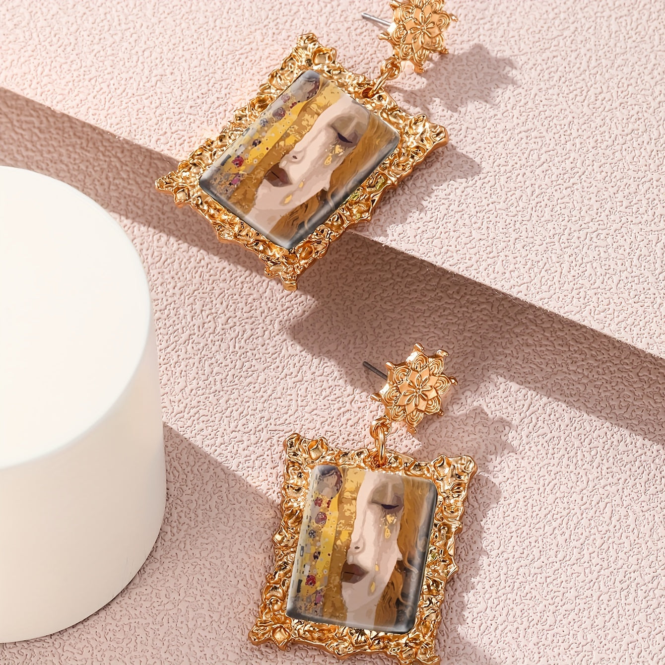 World Famous Painting Vintage Golden Drop Earrings Kiss Oil Painting Jewelry Elegant Luxury Style Glass Material Female Gift