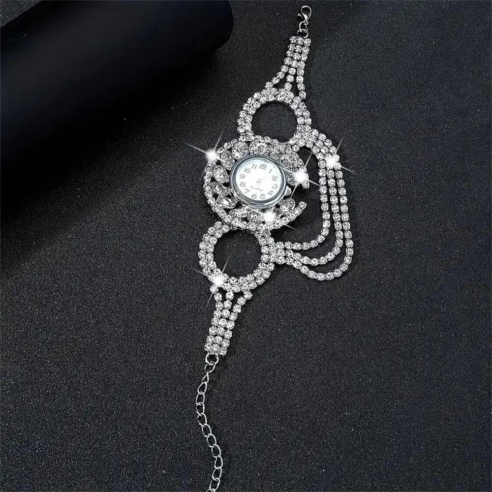 A stylish zinc alloy strap with charming round quartz women's watch with amphibole decoration without chronograph function, an e SwiftNest