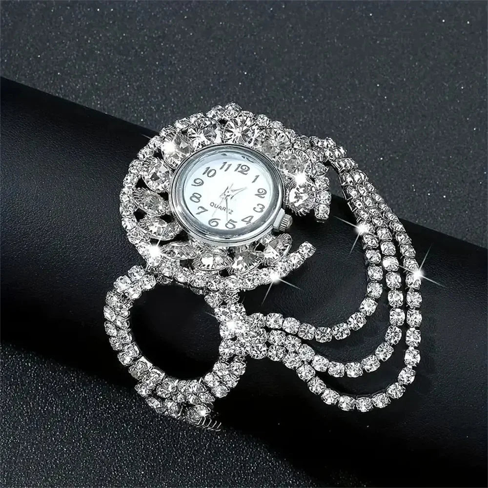 A stylish zinc alloy strap with charming round quartz women's watch with amphibole decoration without chronograph function, an e SwiftNest
