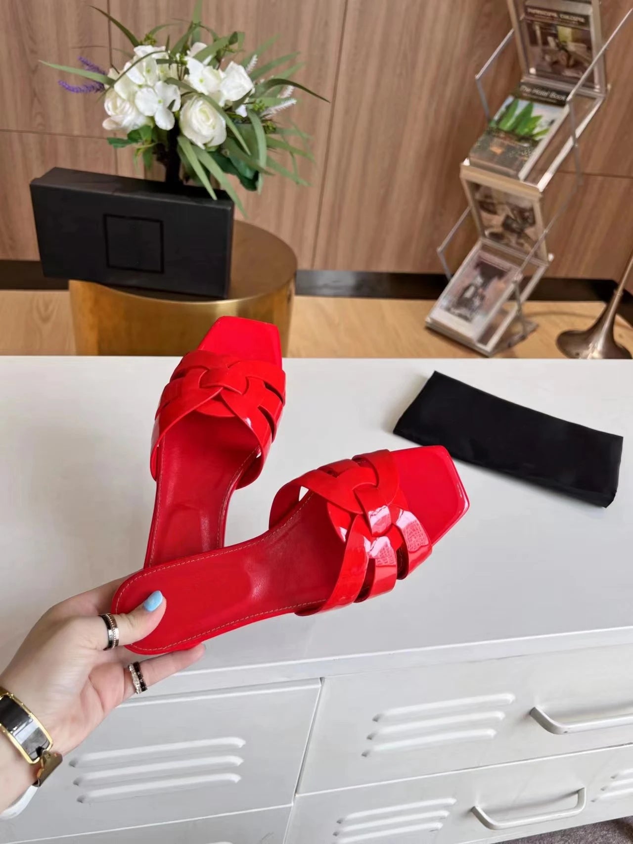 Plus Size 34-43 Women's Slippers Leather Flat Bottom Shallow Open Toe Fishbill Shoes Elegant Office Shoes Comfortable Home Shoes