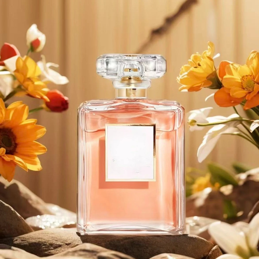 يتميز عطر العلامة التجارية 100 مل برائحة لطيفة أنيقة ومتطورة مثالية للارتداء اليومي في العمل والمآدب والمناسبات الرسمية