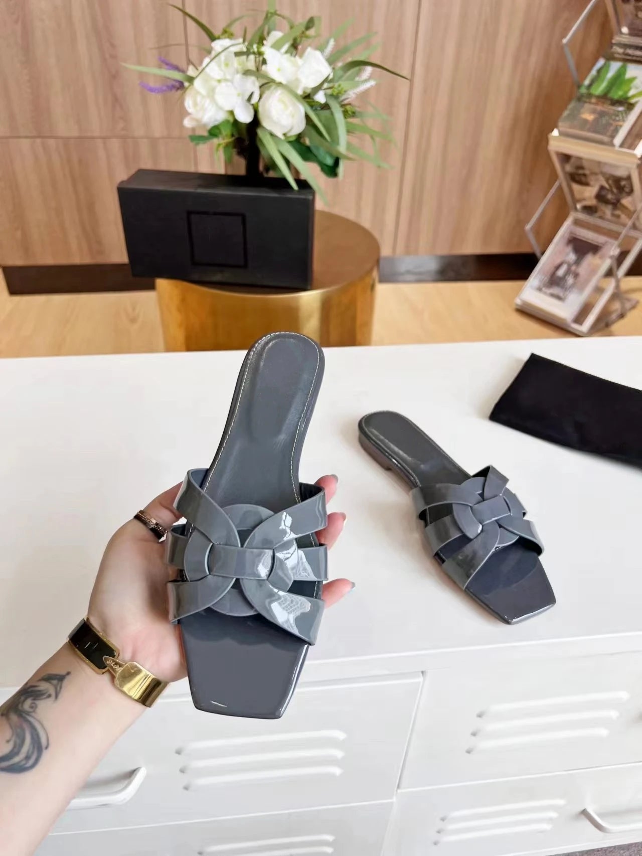 Plus Size 34-43 Women's Slippers Leather Flat Bottom Shallow Open Toe Fishbill Shoes Elegant Office Shoes Comfortable Home Shoes