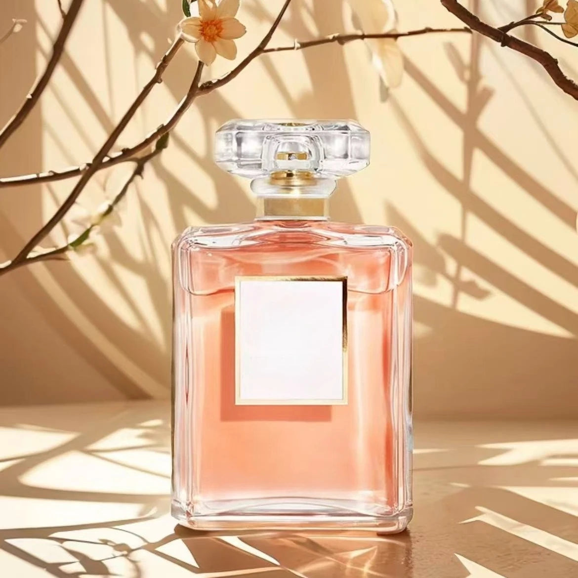 يتميز عطر العلامة التجارية 100 مل برائحة لطيفة أنيقة ومتطورة مثالية للارتداء اليومي في العمل والمآدب والمناسبات الرسمية